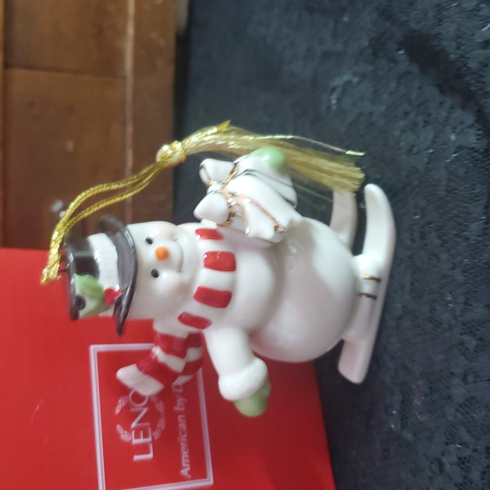 Lenox Porcelain Very Merry Christmas Ornament Snowman on Skis 4 inches‎ JO